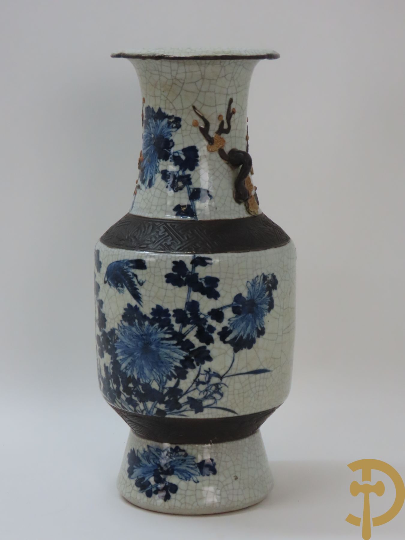 Chinese porseleinen blauw/witte Nankin vaas met bloemen- en vogeldecor + 2 Nankin vazen met krijgerdecor