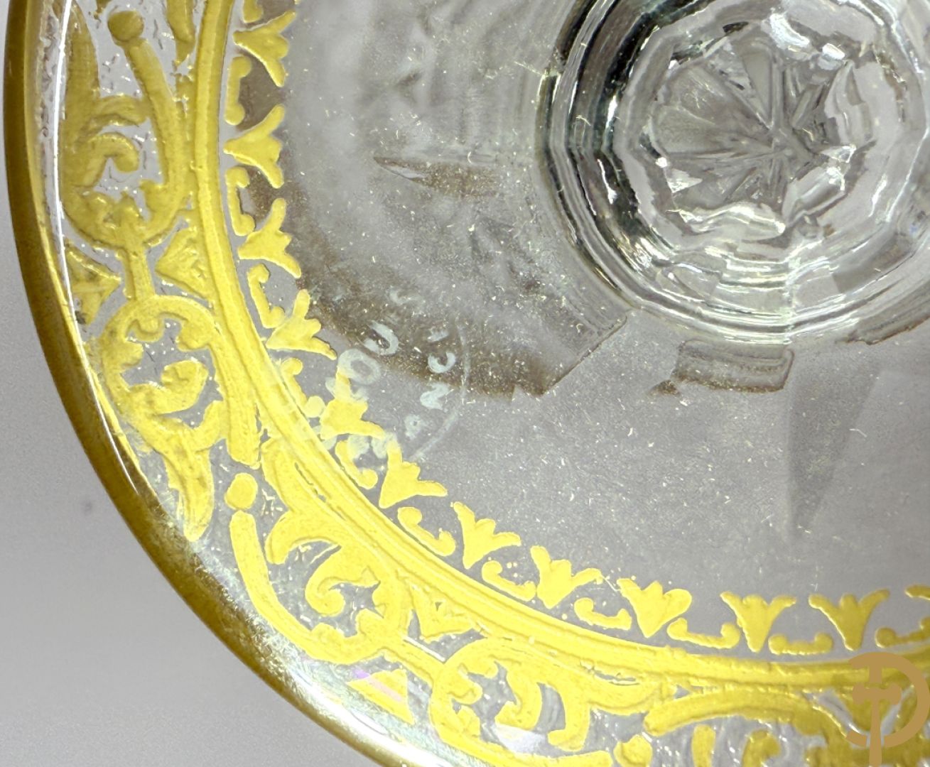 Set van 5 whiskey glazen, 1 waterglas, 1 witte wijnglas, 1 rode wijnglas, 1 champagnefluit en 
1 Longdrink glas, Saint Louis, model Thistle