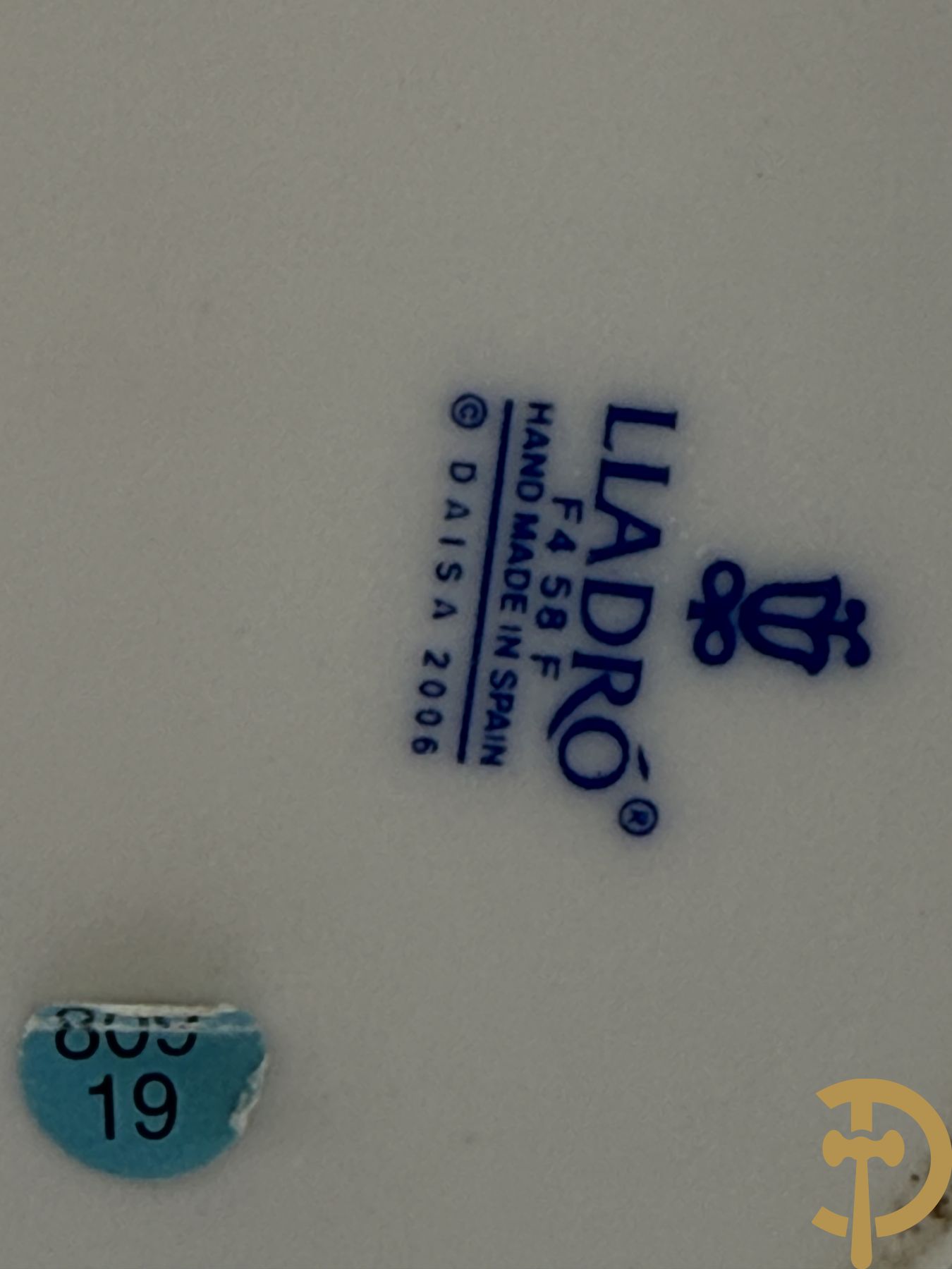 Porseleinen siervaas met decor van 5 zwanen in het riet, Lladro getekend