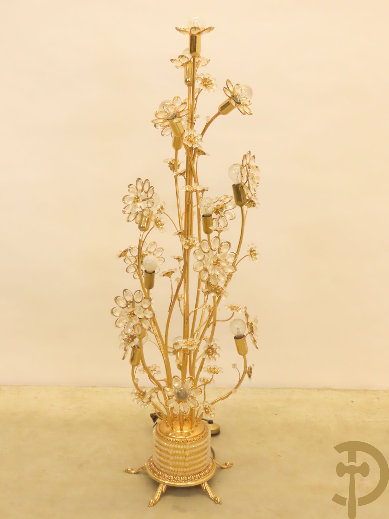 Vintage koperen staande lampadaire met strass bloemen