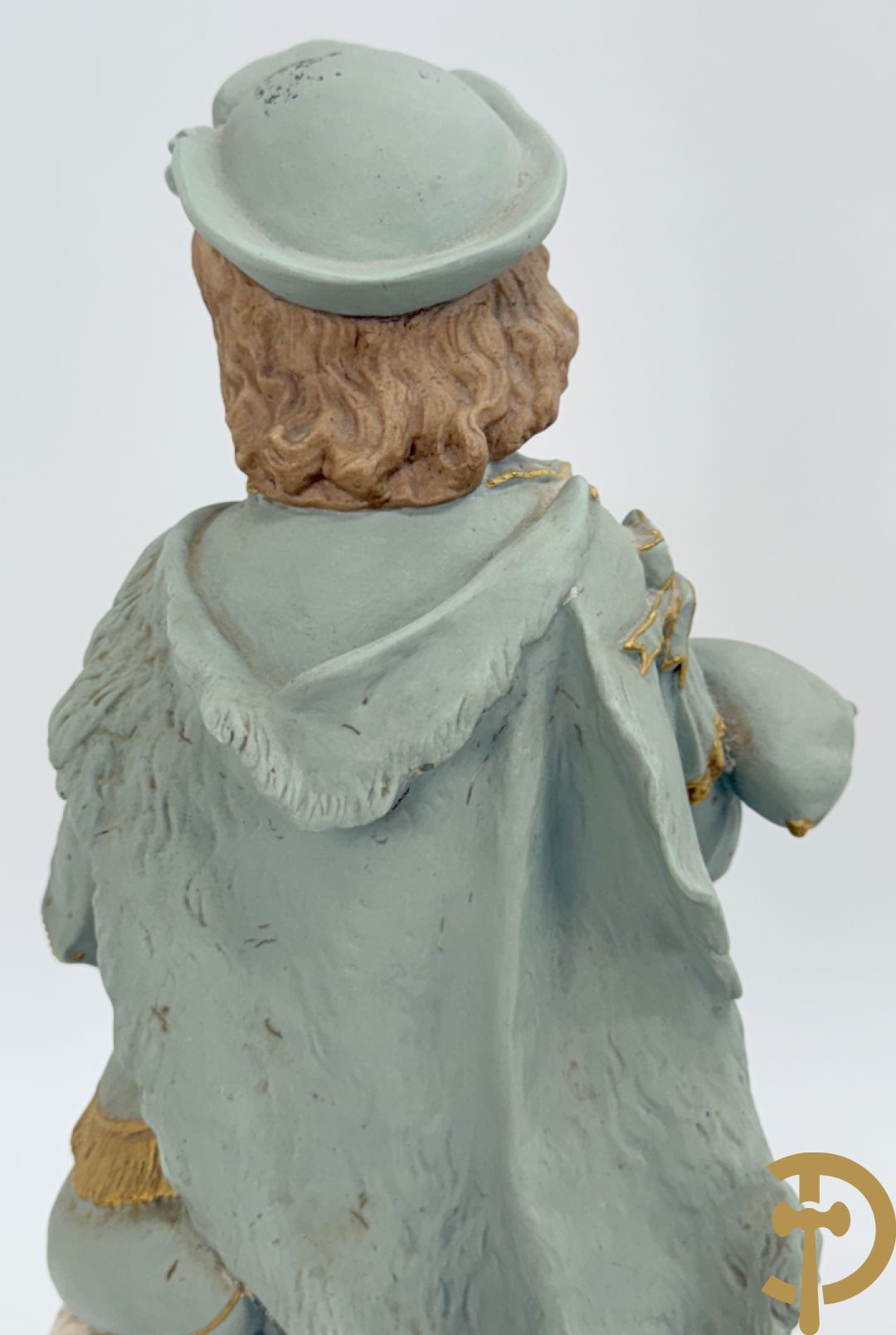 Paar grote Franse gekleurde biscuits van meisje en 
 jongen met schaap en geit