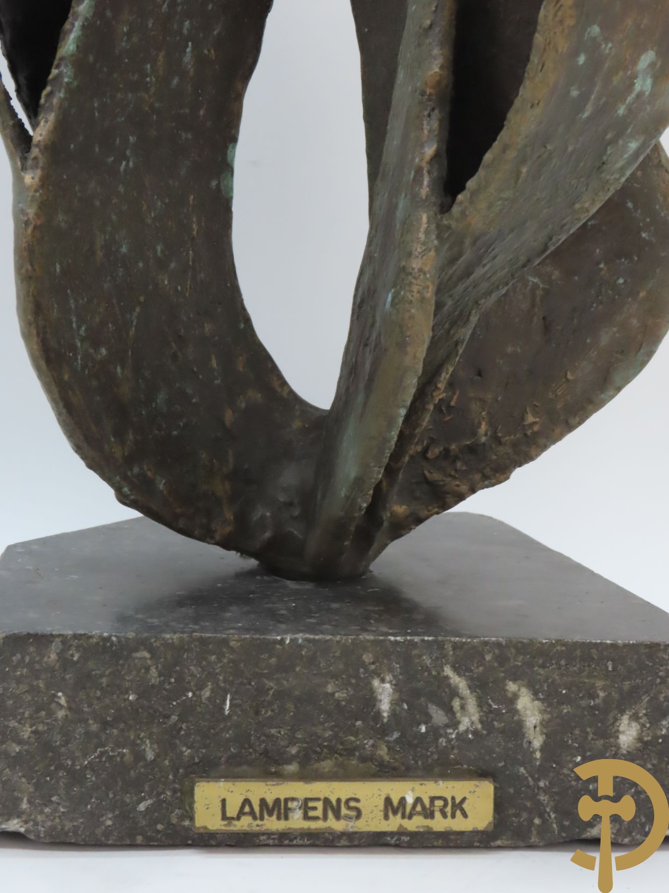 Lampens Marc (van) LM gemonogrammeerd - Bronzen gepatineerde bloem