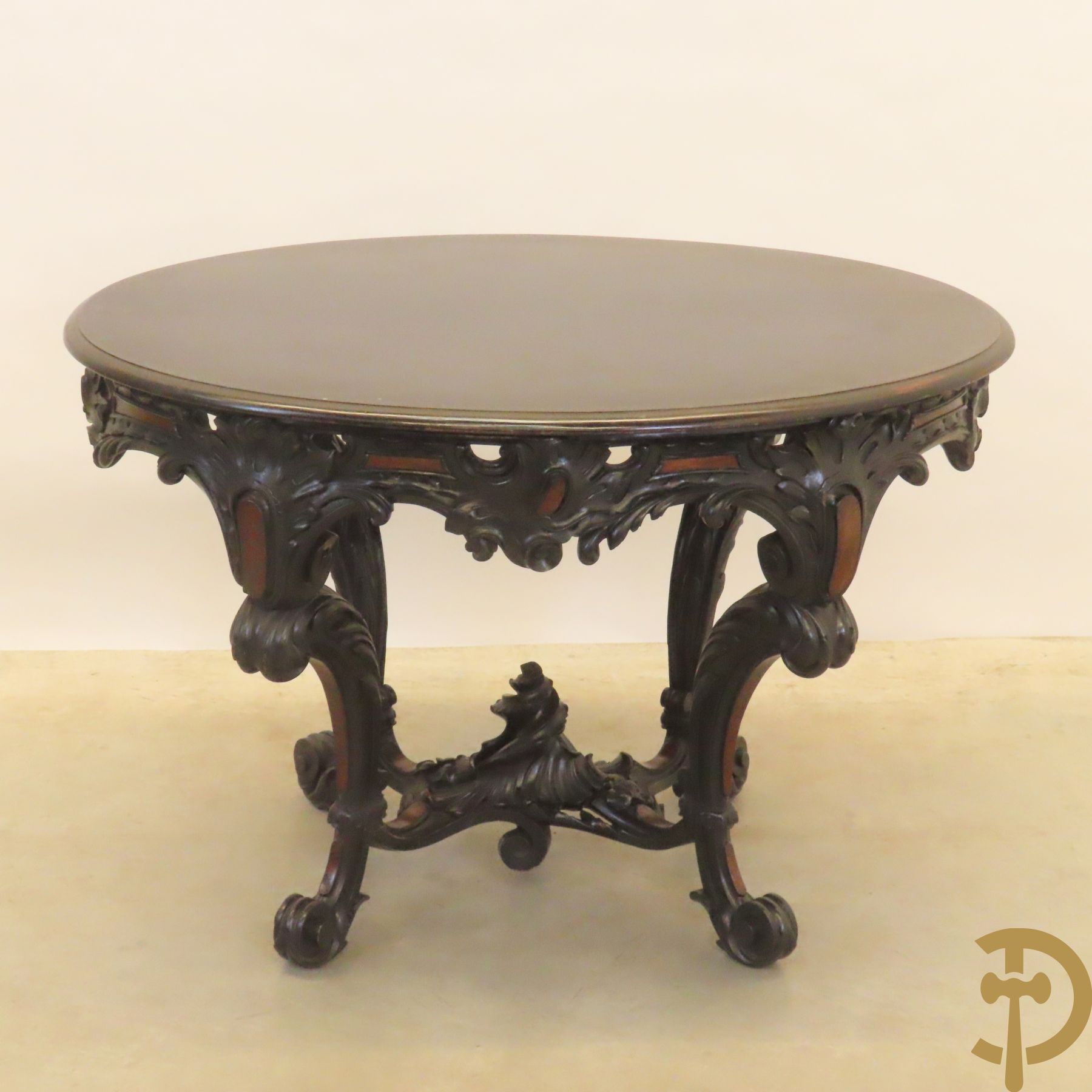 Napoleon III bijzettafel met gesculpteerde rocailles, 19e