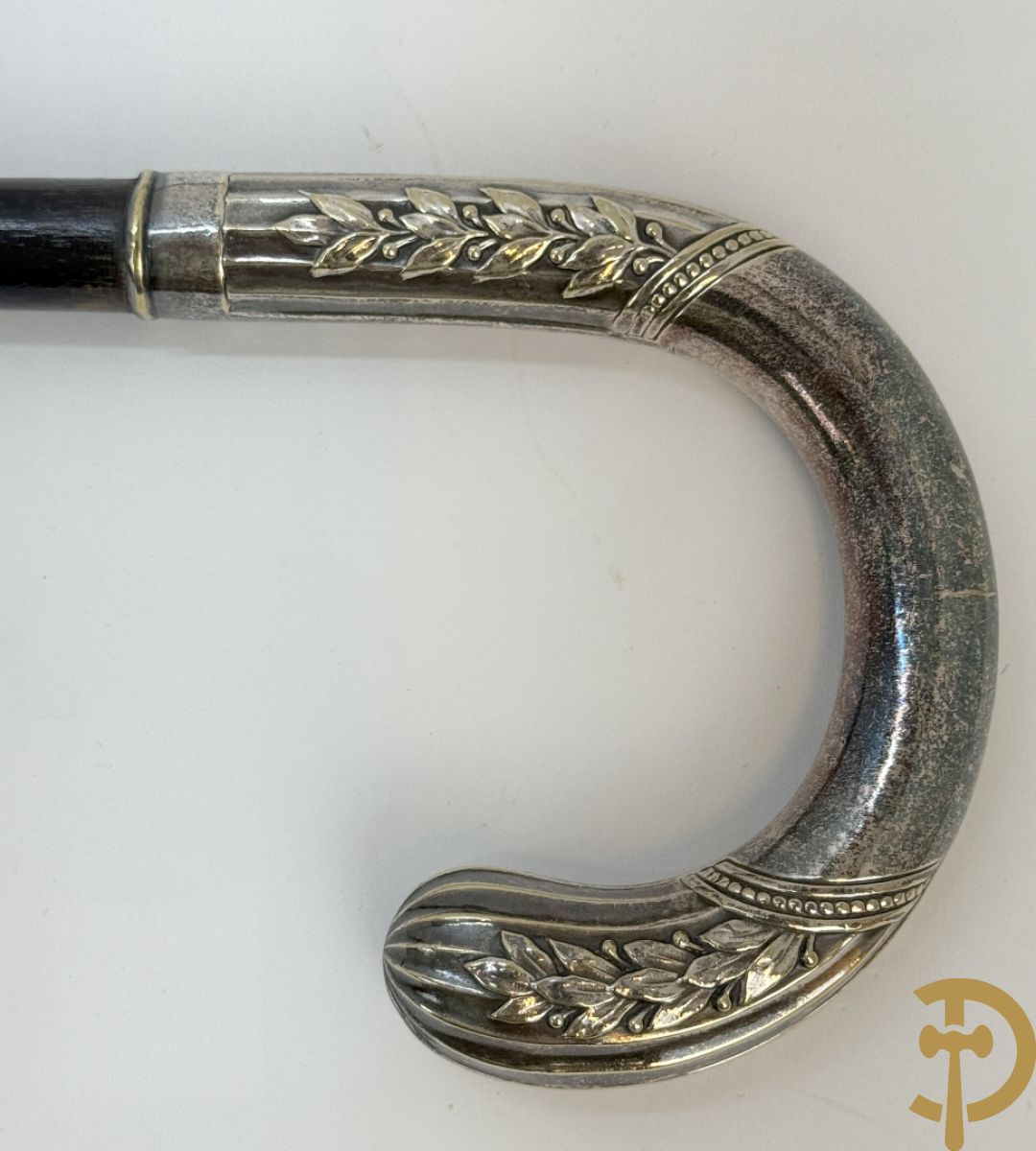 Drie wandelstokken met verzilverd handvat