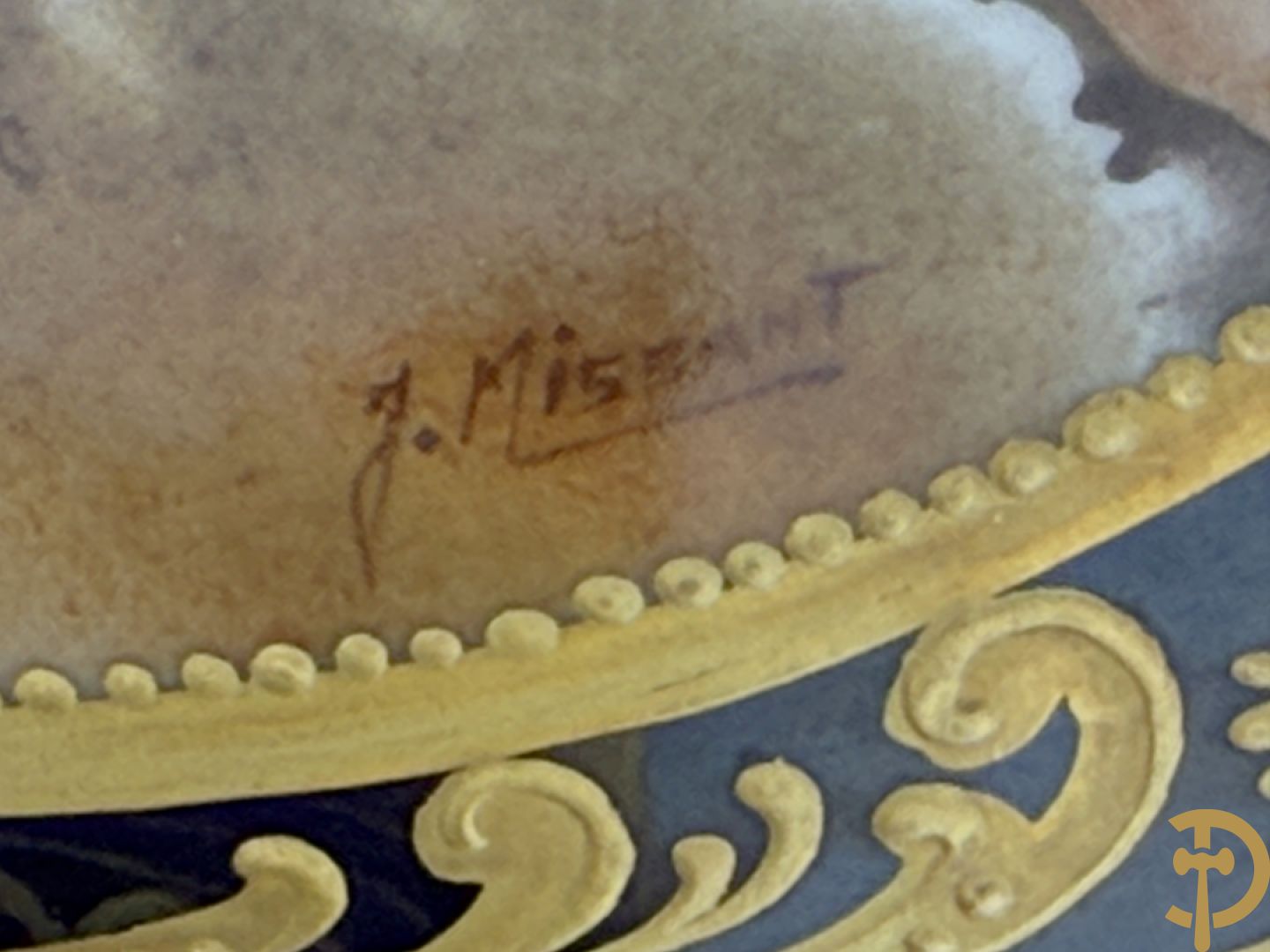 Paar porseleinen Sèvres cassolettes met handbeschilderd romantisch decor op blauwe fond, zijdelings met bronzen zwanen, Chateaux de Sceaux  gemerkt onderaan, Missant J. getekend