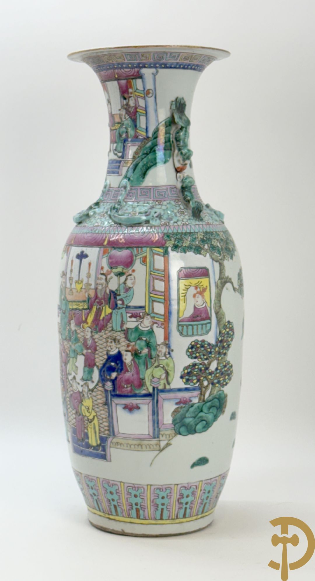 Chinese porseleinen vaas met dubbel decor van geanimeerd interieurzicht en mannen op paarden