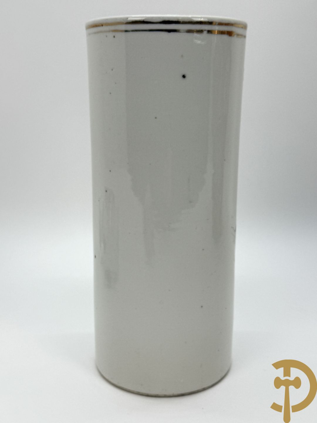 Chinees porseleinen vaasje met wijsgerendecor + Chinese porseleinen rolvaas met decor van ezel in berglandschap