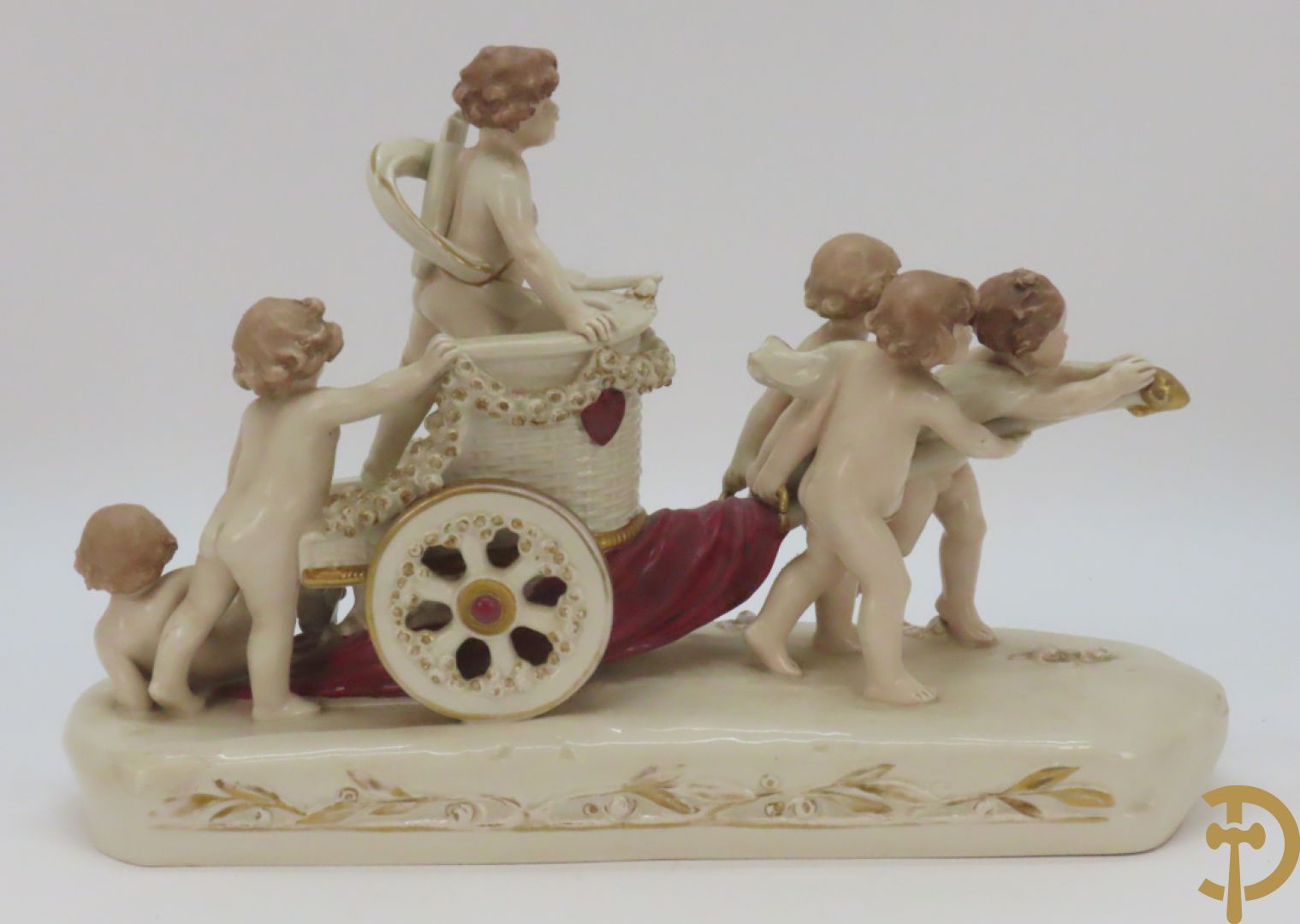 Koets in Royal Dux getrokken door cupido