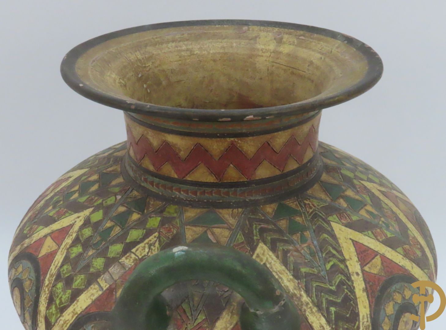 Vaas in terra cotta met geometrische motieven, Amfora, Grieks model, onleesbaar getekend onderaan