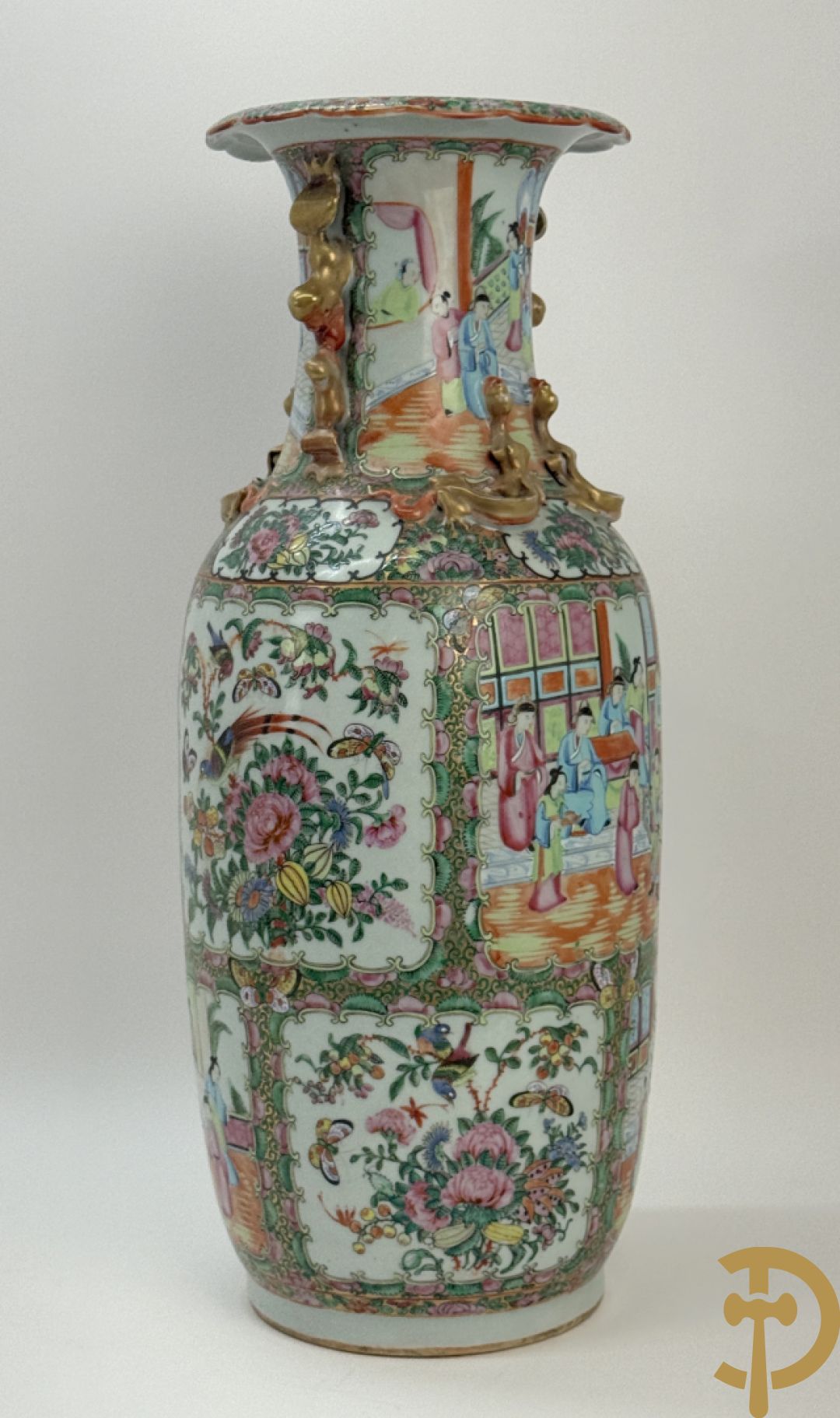 Chinese porseleinen Kanton vaas met geanimeerde taferelen