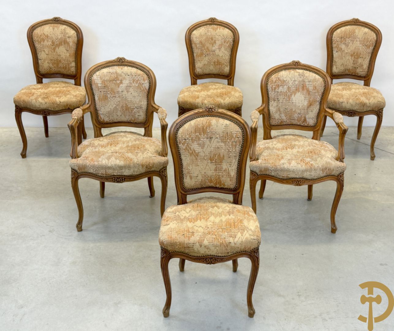 Paar Louis XV armzetels en 4 Louis XV stoelen
