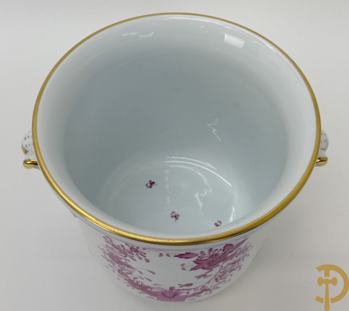 Porseleinen coupe met bloemendecor en 2 oren gemerkt Herent