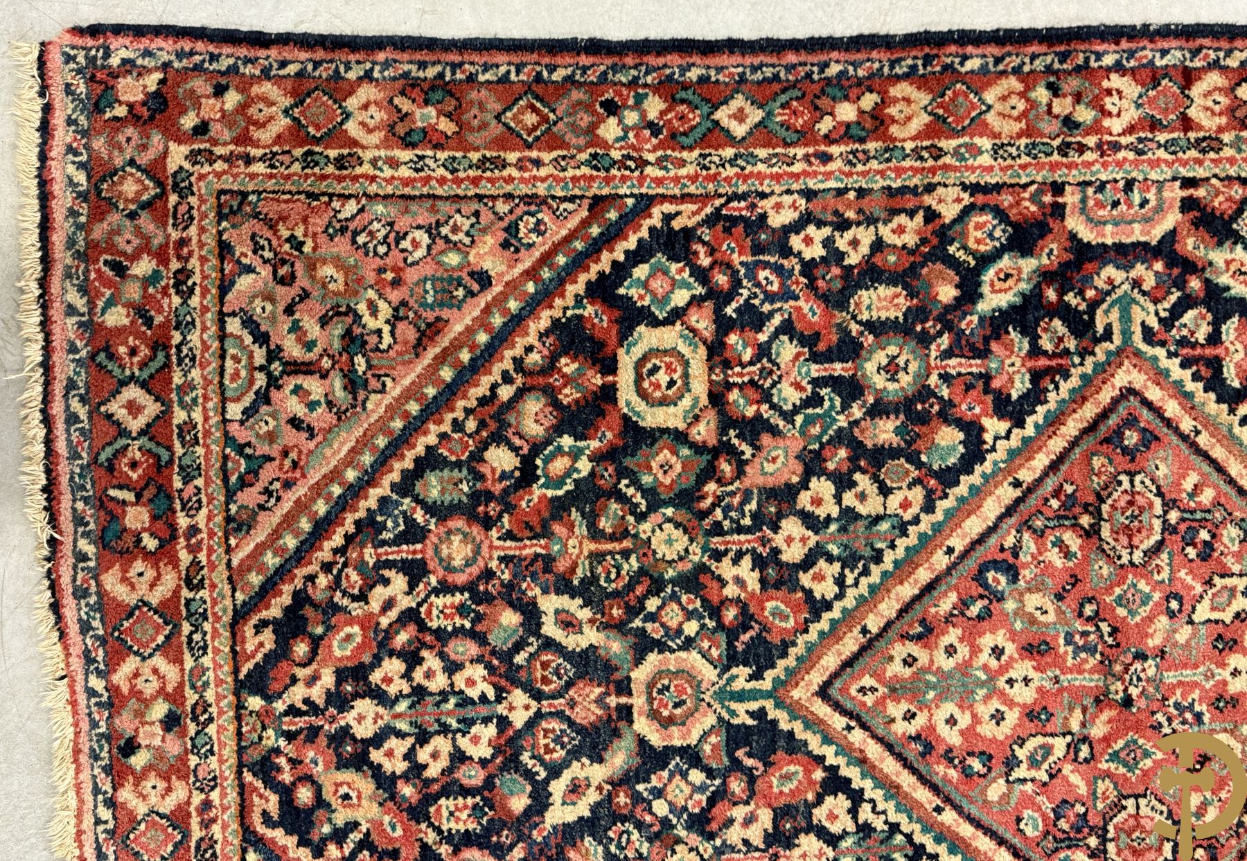 Drie oosterse handgeknoopte tapijten met blauwe fond