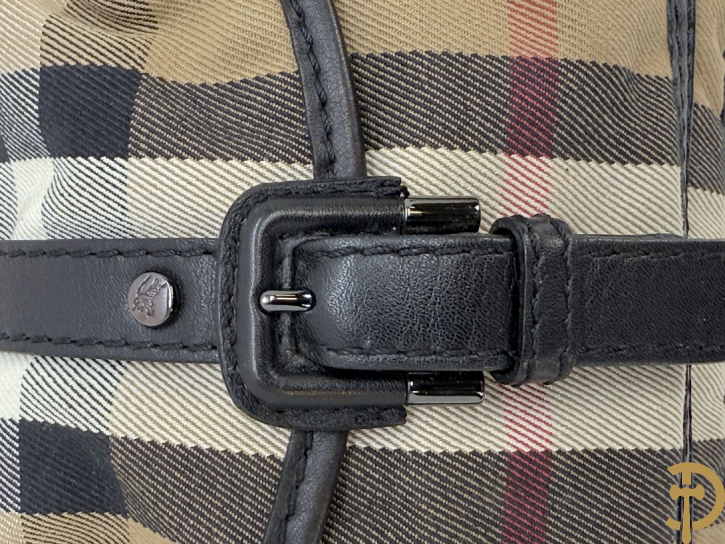 Schoudertas Burberry in stof en leder met bijhorende zak