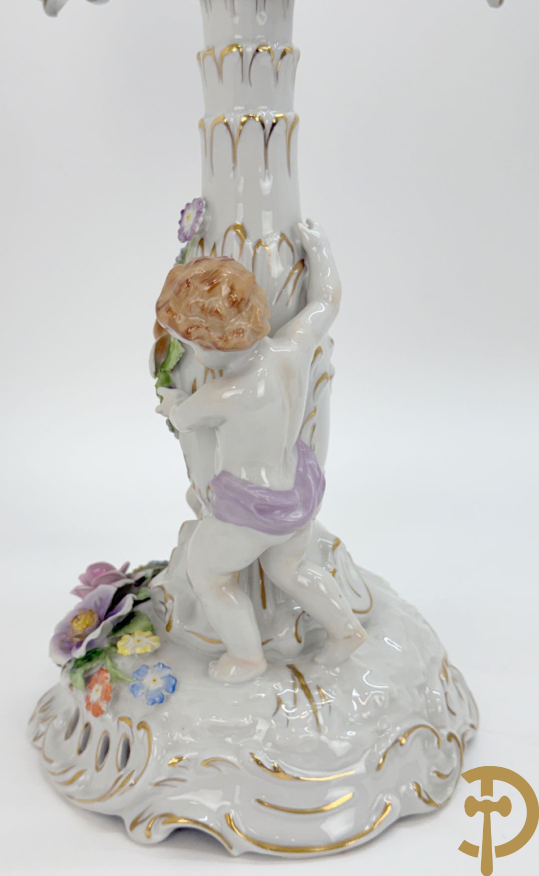 Porseleinen vijfarmige kandelaar met 2 cupido