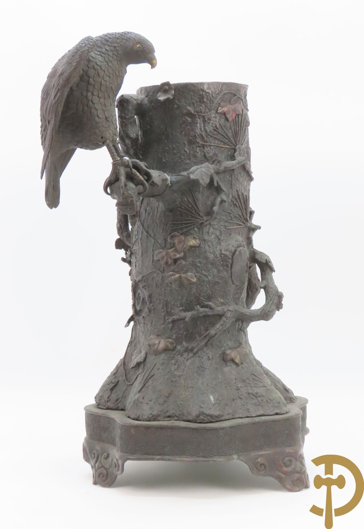 Bronzen ornament van boomstronk met takken en adelaar