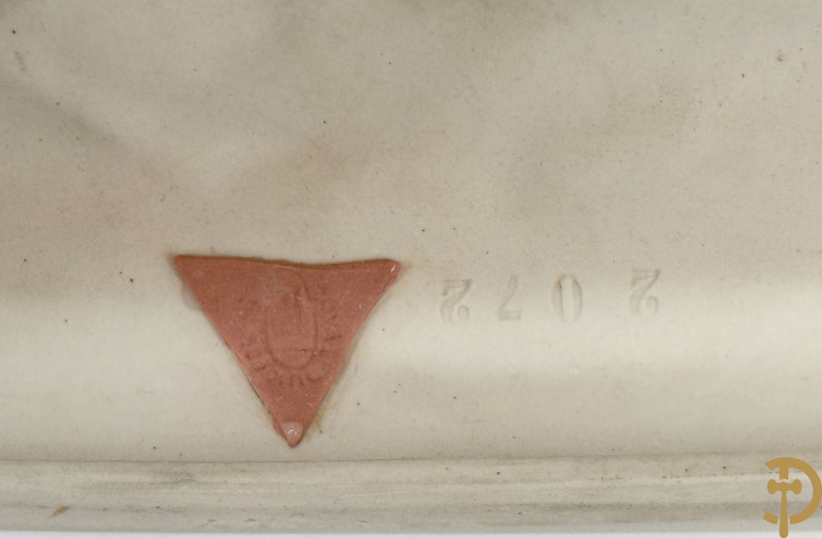 Paardenmenner in Royal Dux, onderaan gemerkt nr. 2072