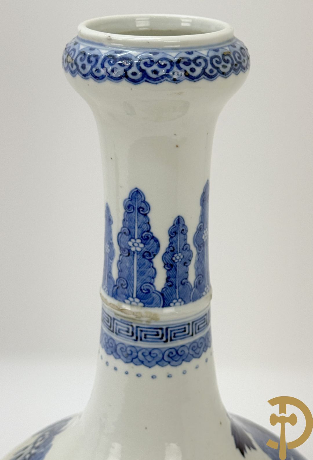 Chinese blauw/witte porseleinen kalebasvormige vaas met bloemen- en vogeldecor, onderaan gemerkt