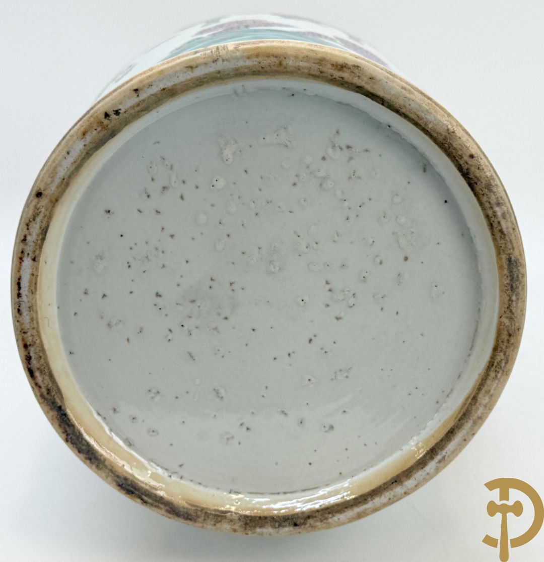 Chinese porseleinen vaas met dubbel decor van dieren, personages, dames en kinderen