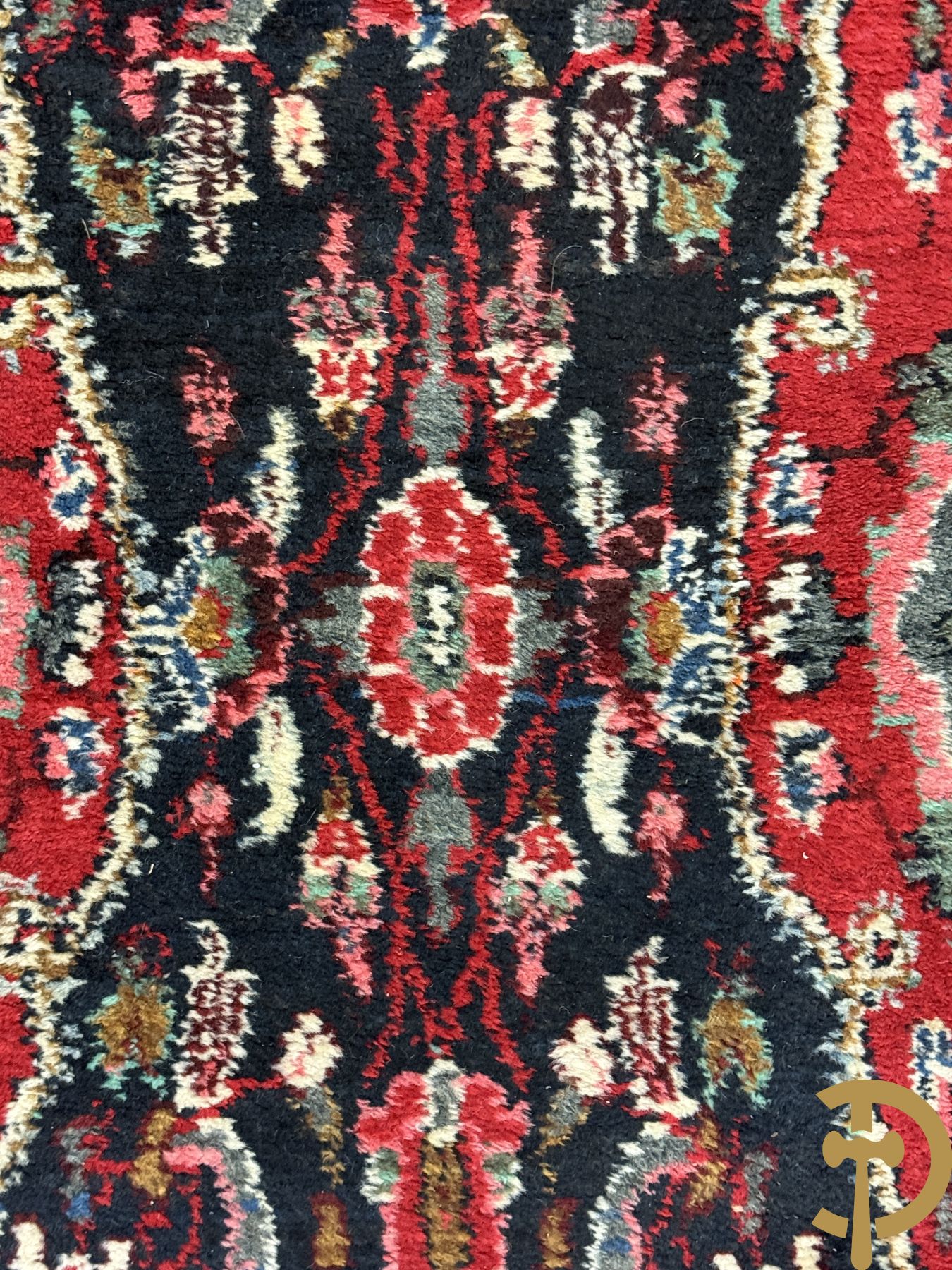 Twee oosterse handgeknoopte lopers