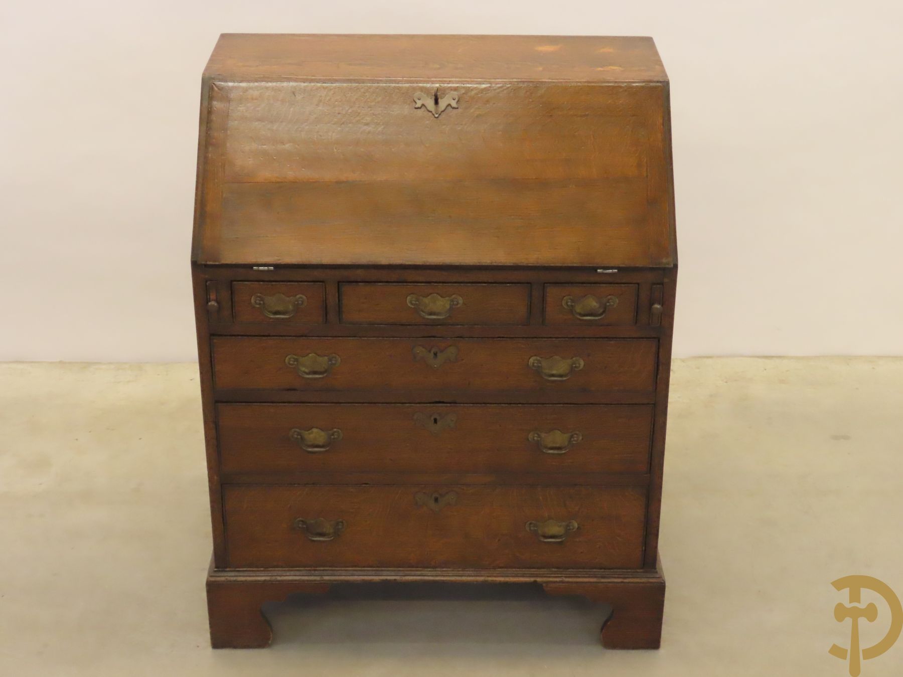 Massief eiken Engelse klapsecretaire met mooi interieur, schrijfblad en 6 lades