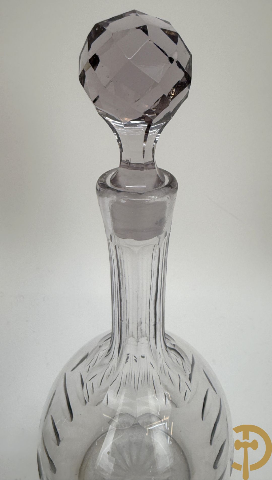 Paar diamantgeslepen karaffen + 5 andere karaffen