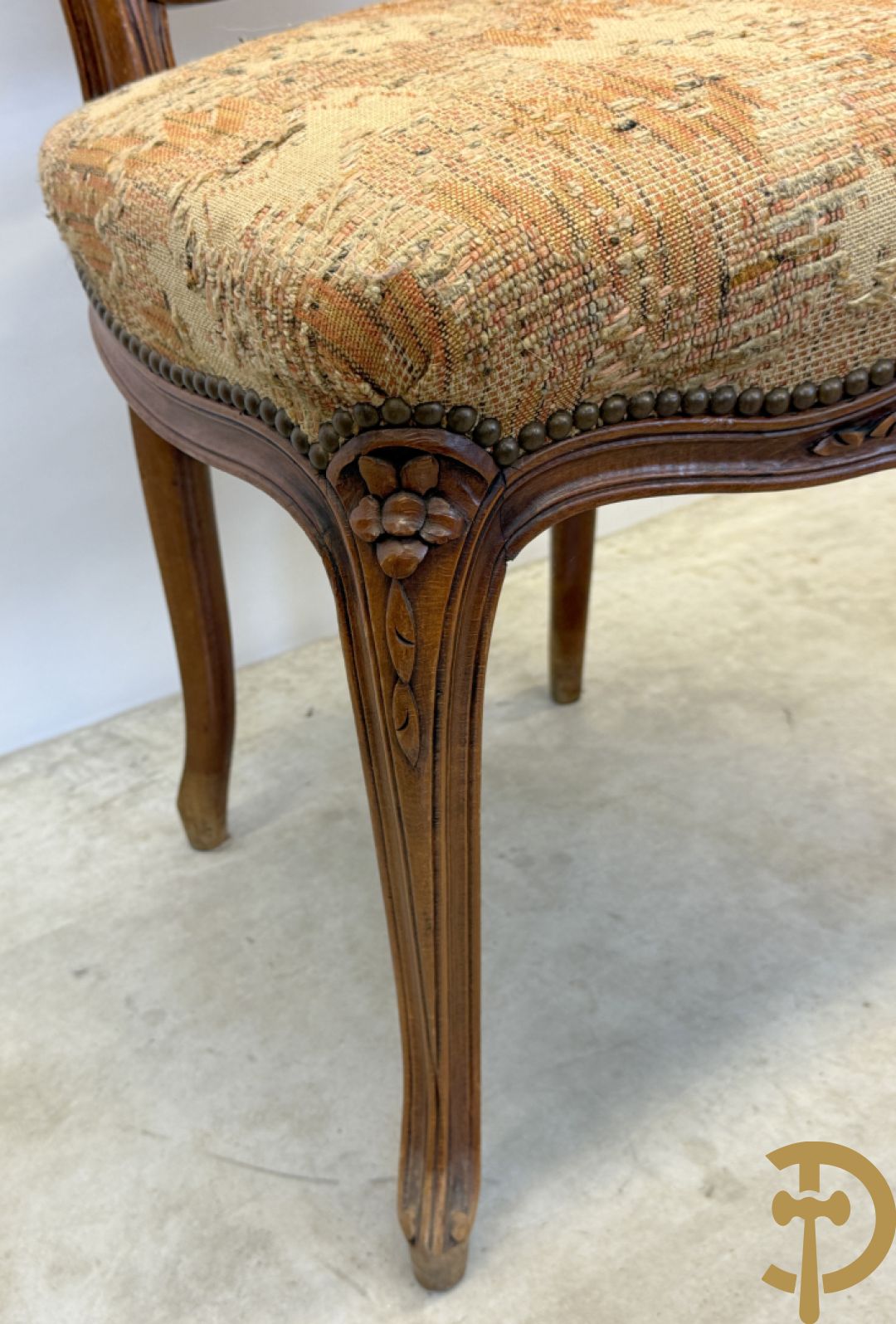 Paar Louis XV armzetels en 4 Louis XV stoelen