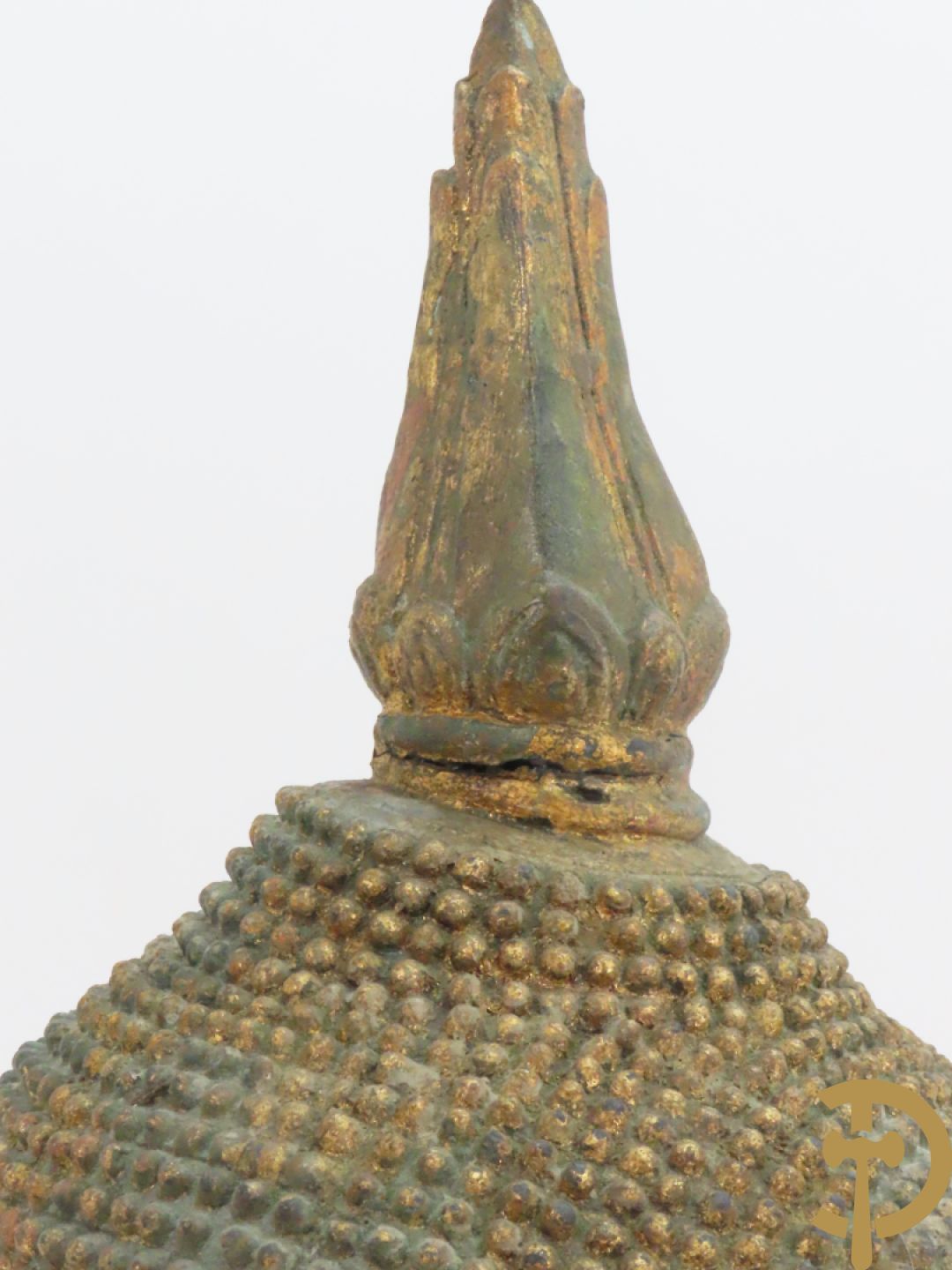 Koperen boedhahoofd op houten sokkel