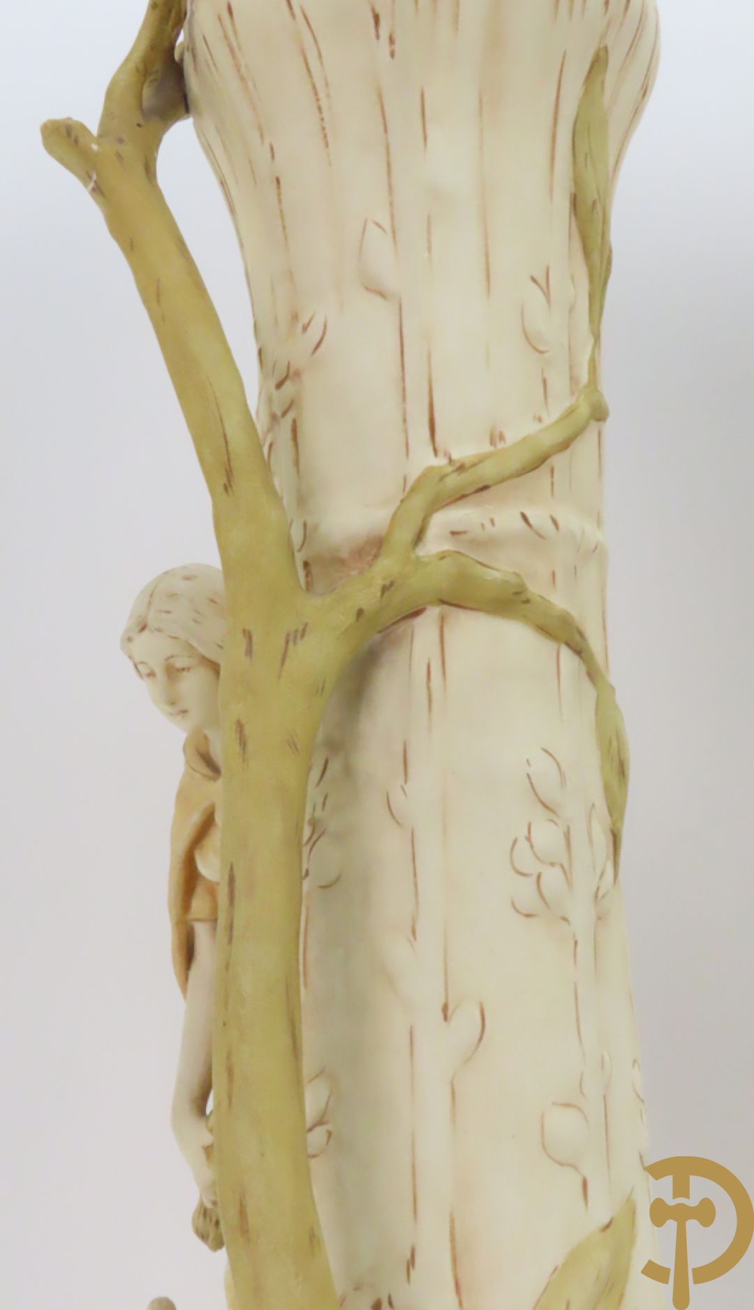 Paar Royal Dux vazen met herderpaar, gemerkt onderaan