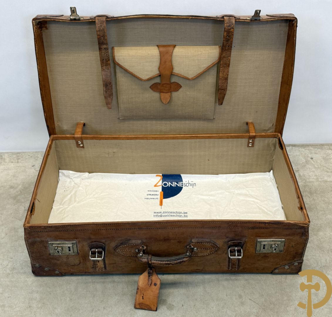 Drie oude lederen valiezen + reistas