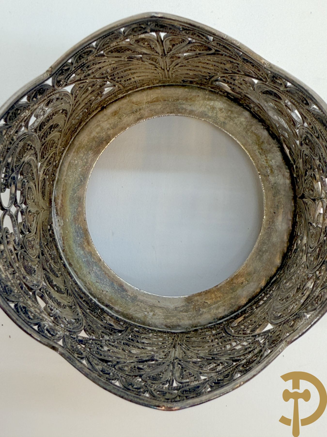 Zes verzilverde Russische theeglashouders in filigraanwerk