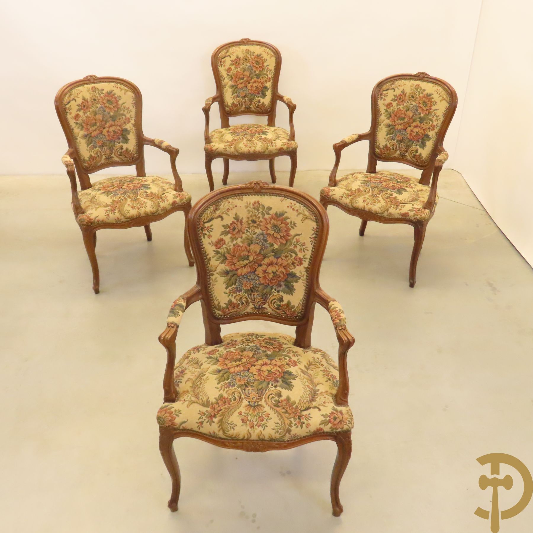 Vier Louis XV armzetels