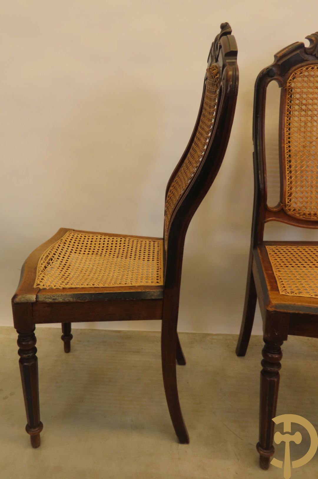 Negen Louis Philippe stoelen met gecanneerde zitting