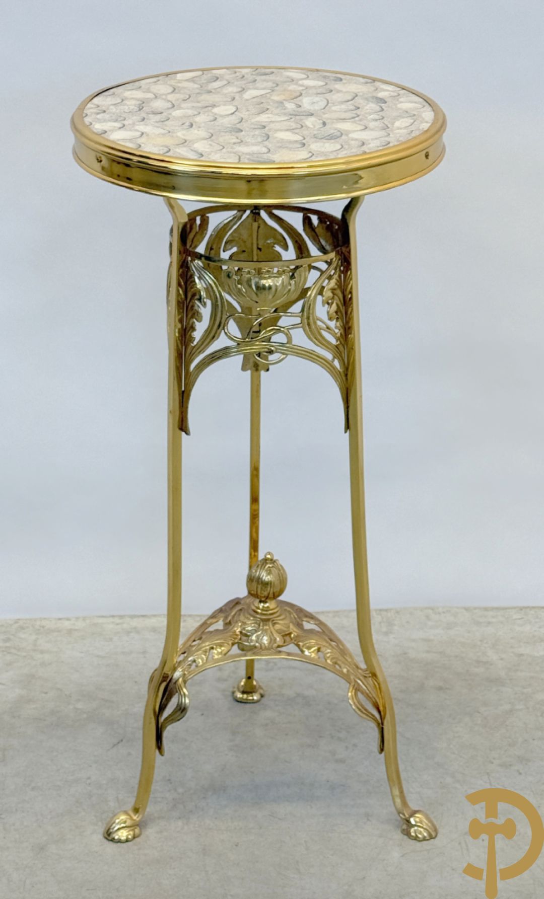 Koperen geajoureerde staander, Jugendstil