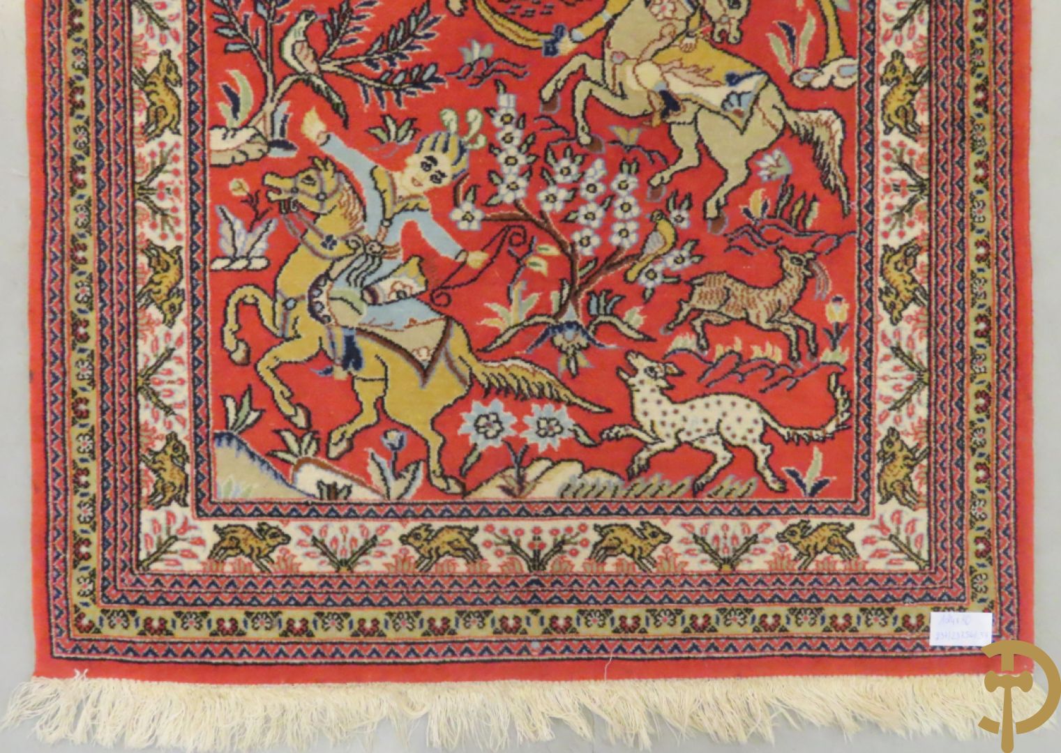 Oosters handgeknoopt tapijt met ruiter-en dierenmotieven