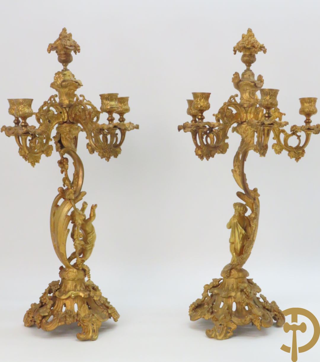 Bronzen schouwklok bezet met 2 cupido