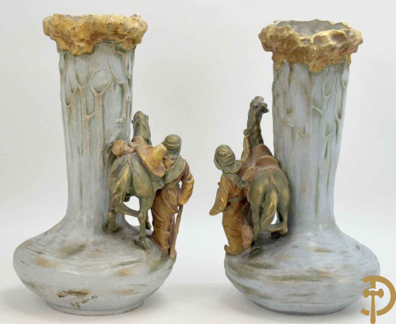 Paar Austria vazen bezet met orientaalse ruiters, nummer 4935