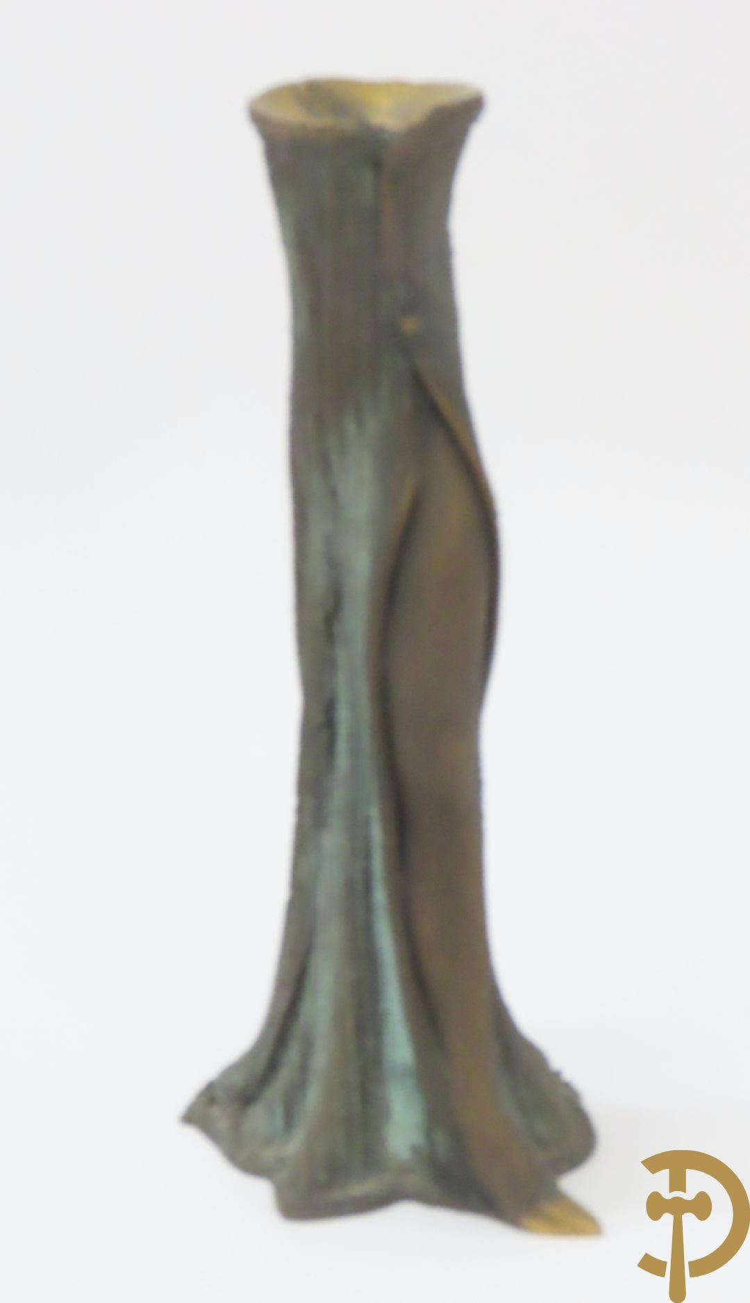 Gemonogrammeerd met symbool bovenaan 