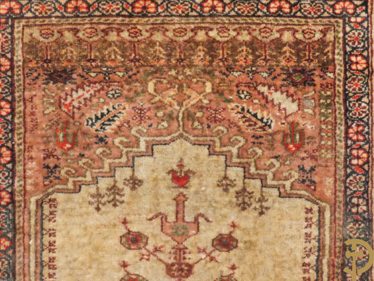 Oosters handgeknoopt zijden tapijt