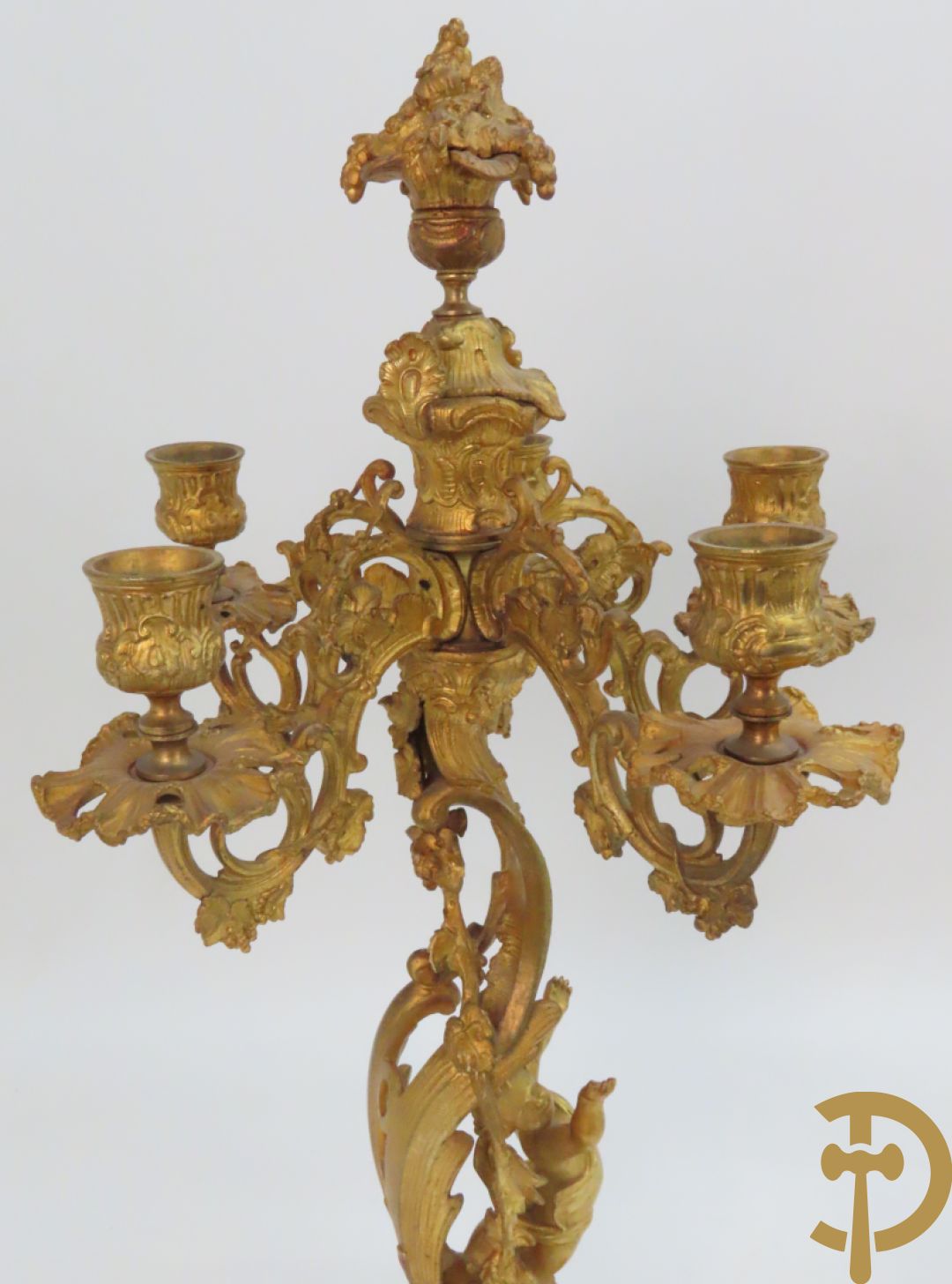 Bronzen schouwklok bezet met 2 cupido