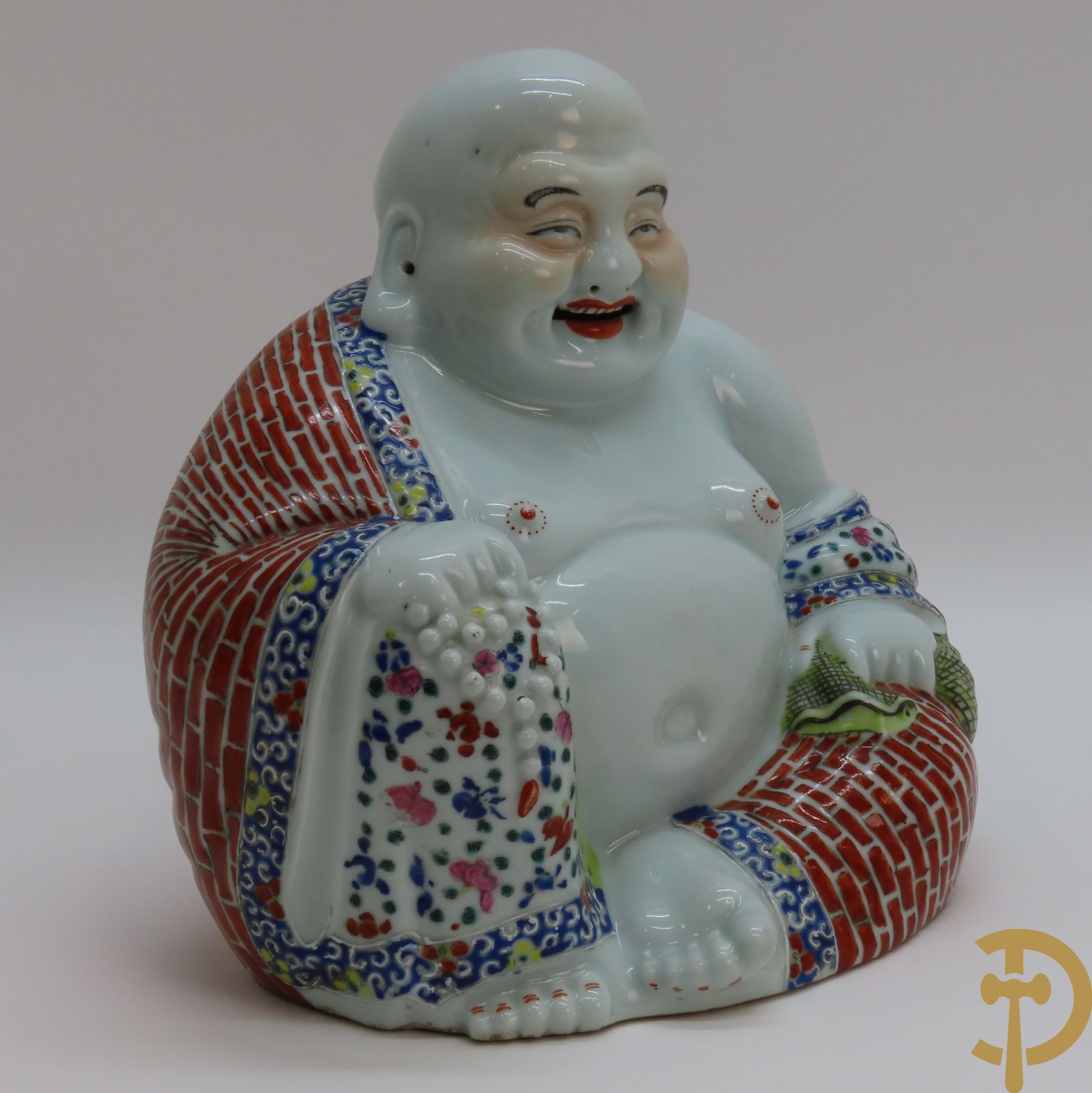 Chinese porseleinen zittende lachende boedha