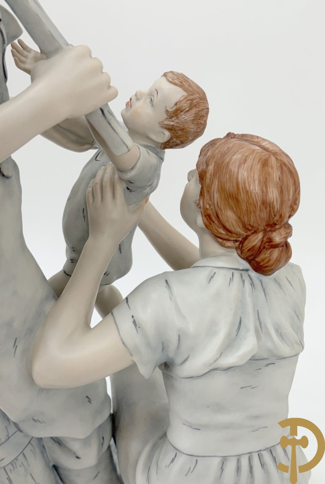 Royal Dux beeld van smid met vrouw en kind, nummer 11559