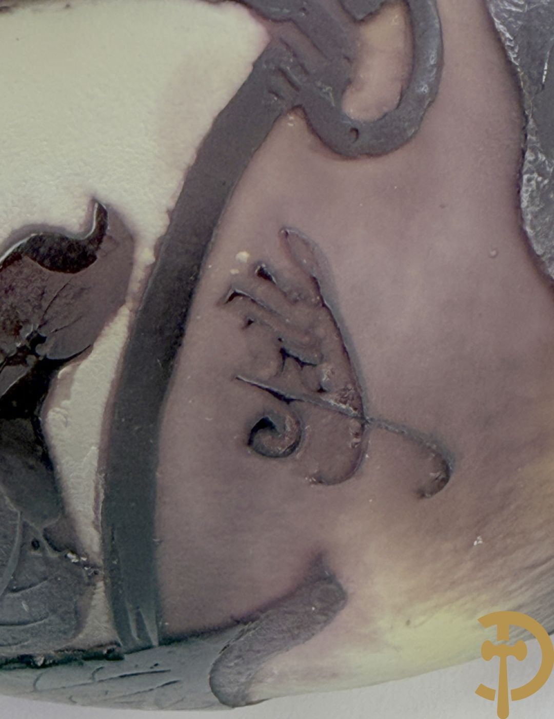 Art Nouveau vaas met gestyleerde bloemen, gezuurd en getekend Gallé