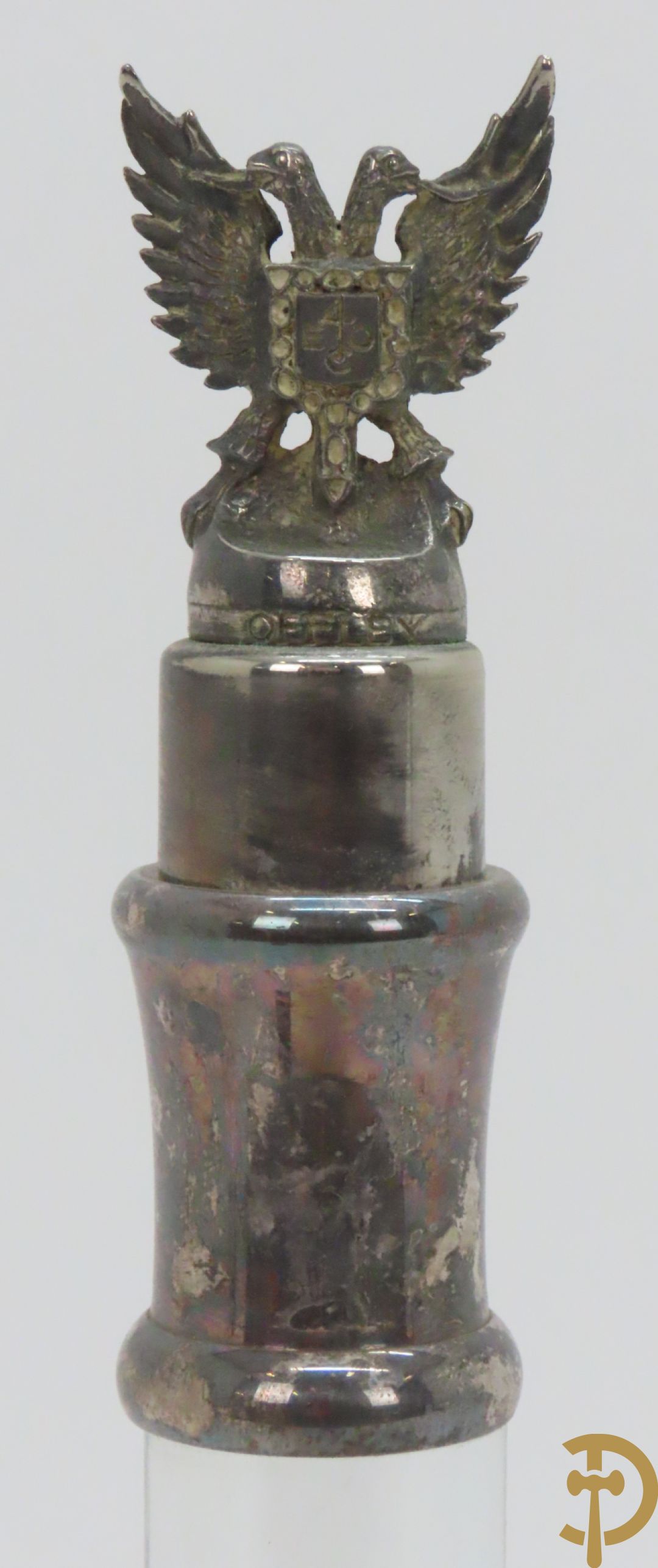 Twee decanteurs + olie- en azijnstel + 2 schenkkannen + twee-orig dekselpotje