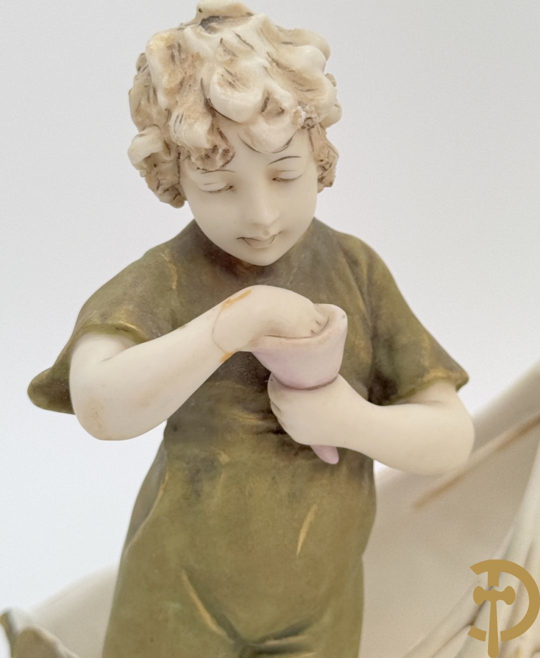 Royal Dux coupe met jongeman en fruitdecor, nummer 1248