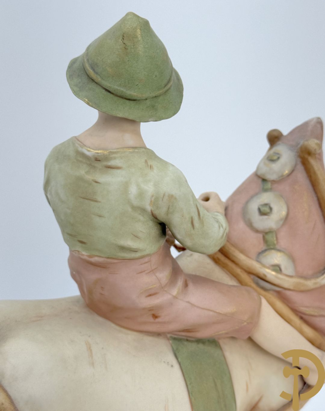 Royal Dux van jongeman op boerepaard, nummer 1693