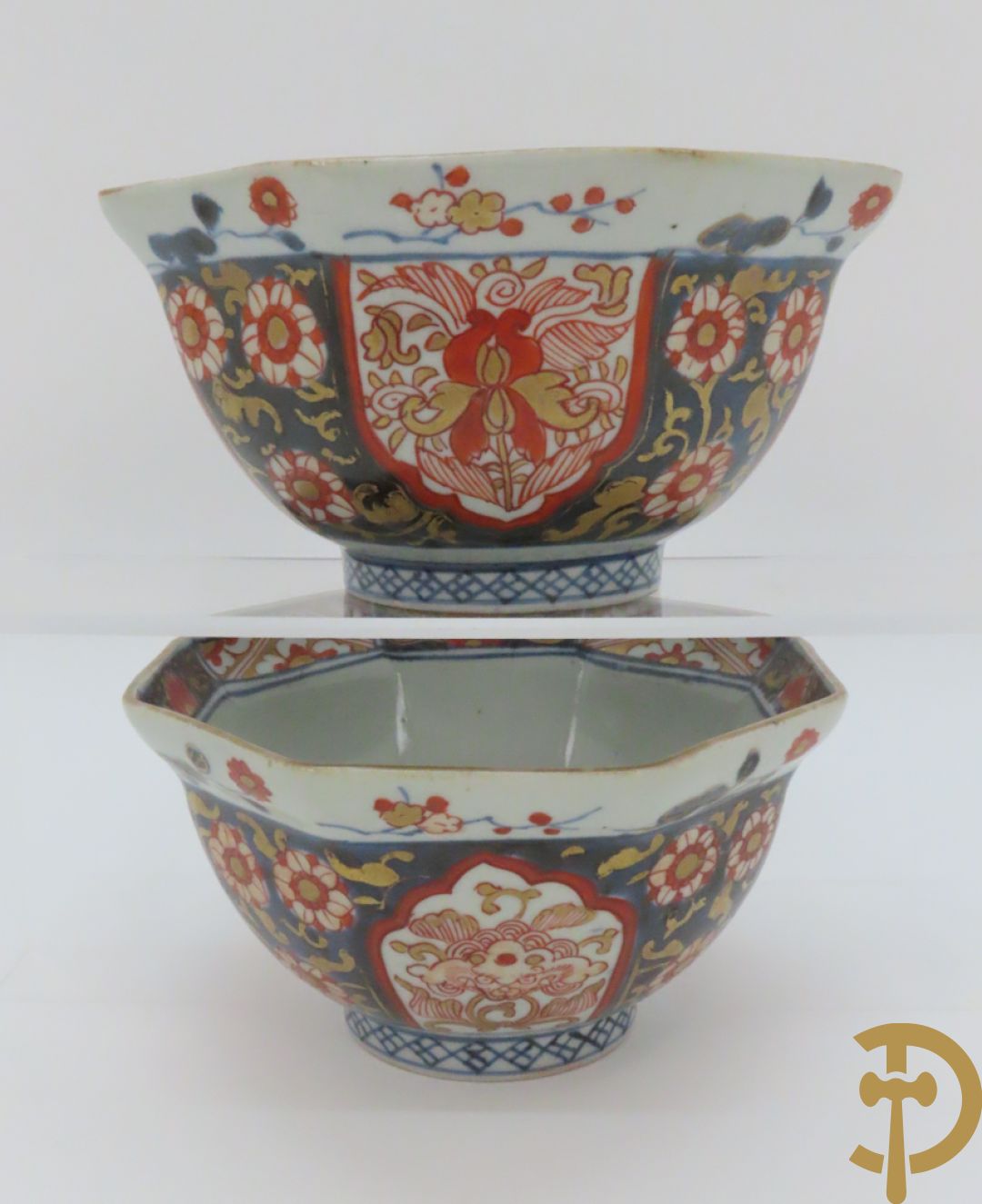 Paar Imari borden + 1 ander Imari bord + 2 Imari coupjes + Imari schoteltje