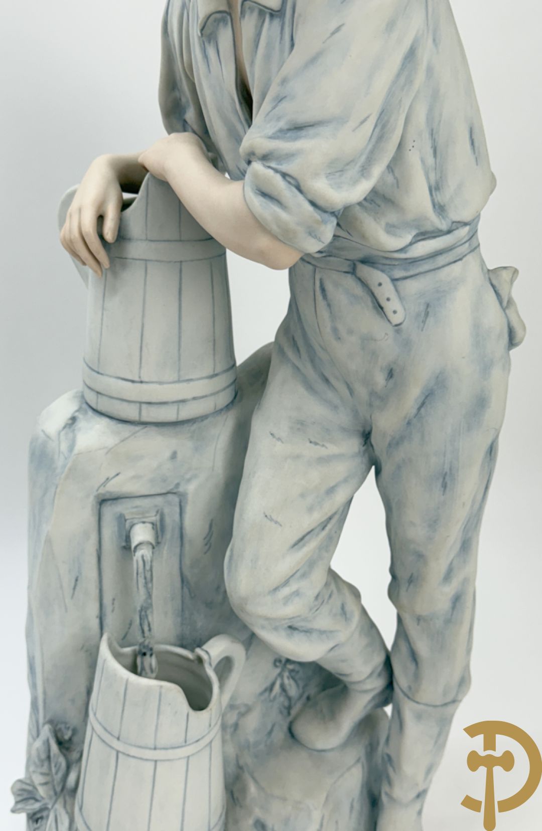 Paar Royal Dux beelden van koppel bij de waterbron, nummers 10563 en 10564