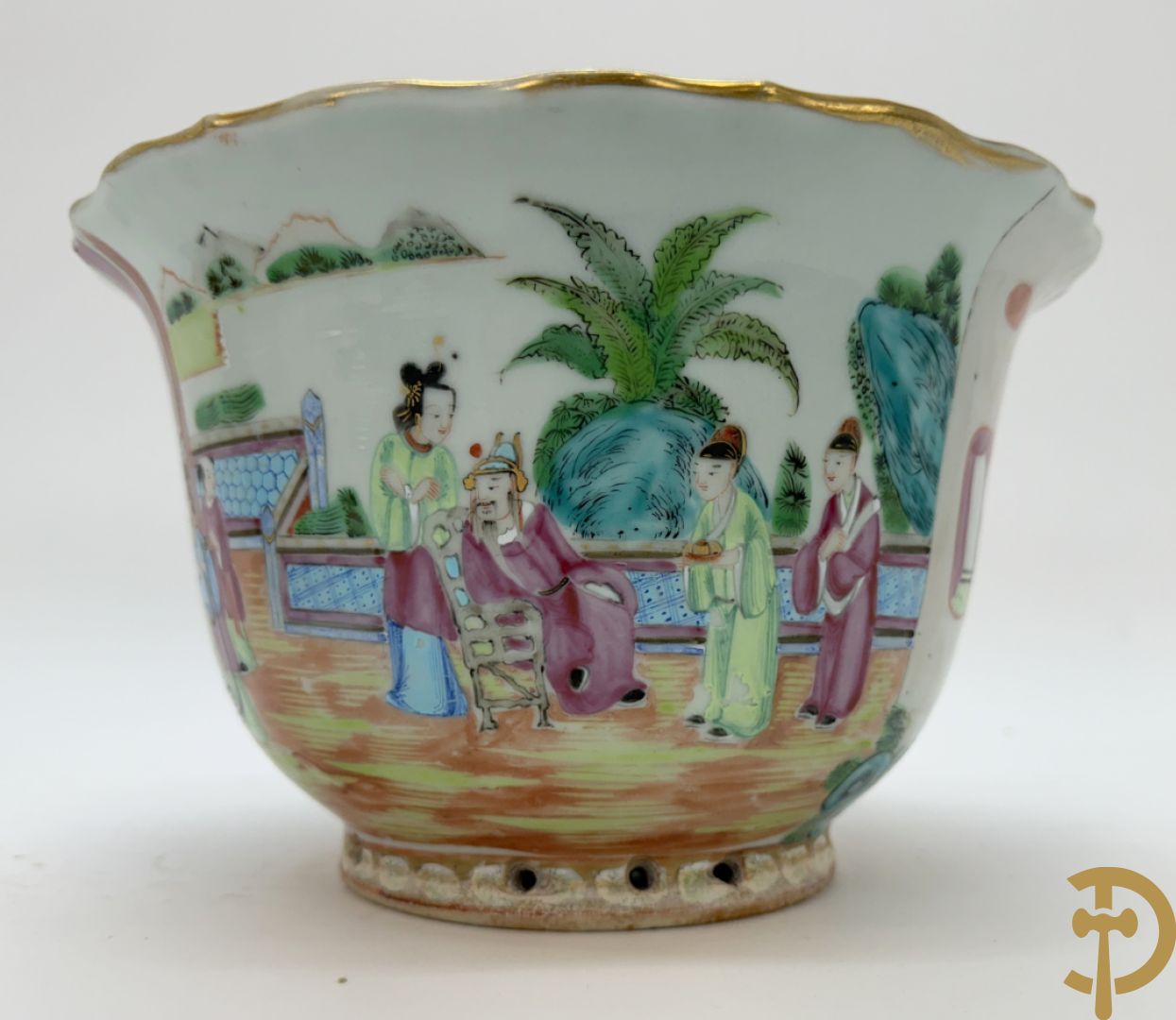 Paar Chinese porseleinen Kanton cachepots met geanimeerd decor