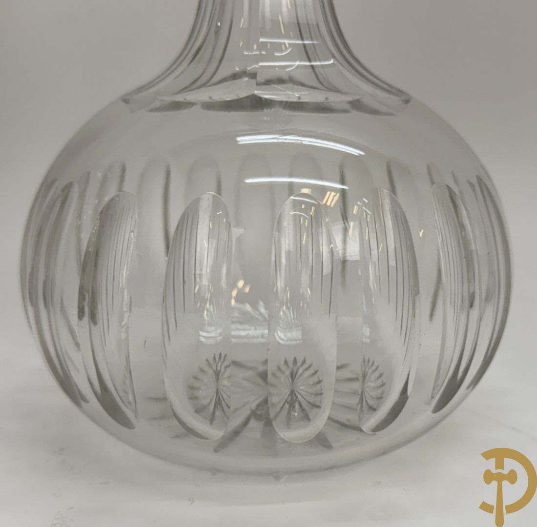 Paar diamantgeslepen karaffen + 5 andere karaffen